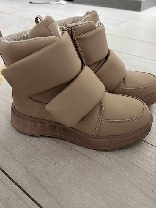 Напівчобітки , ботінки , черевики від  Clibbe для дівчинки