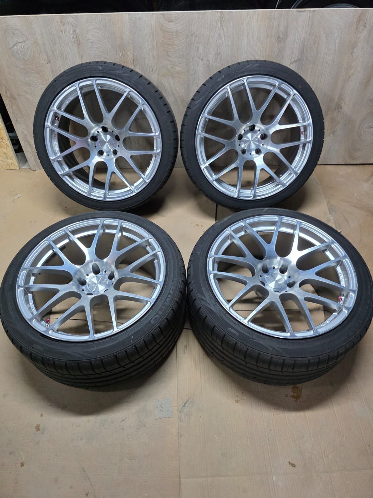 Kola Varrstoen R 19.5x115 dwie szerokości 9.5 i 10.5 j. Ø73mm