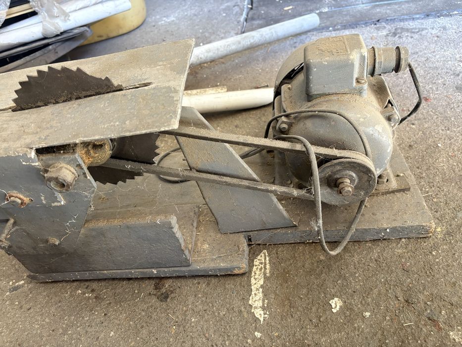 Mała piła stołowa  230V