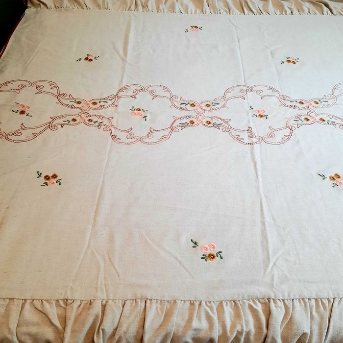 Colcha de linho vintage com bordado