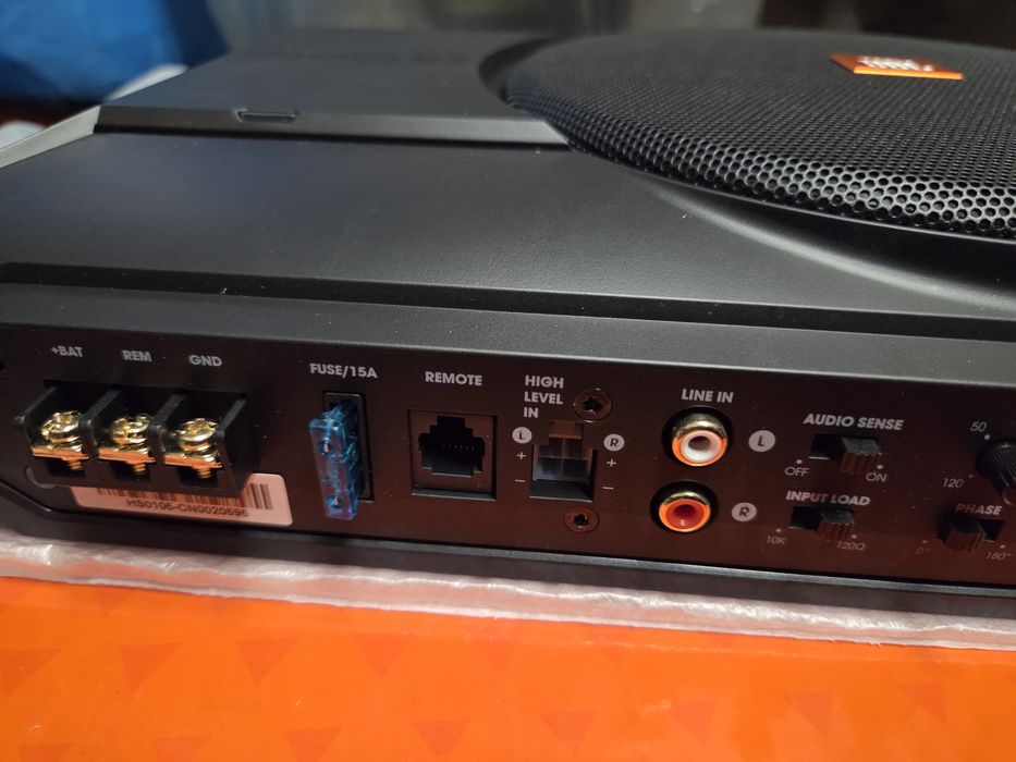 Sprzedam subwoofer samochodowy  JBL BASSPRO SL2 250W