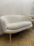 Sofa beżowa dwuosobowa
