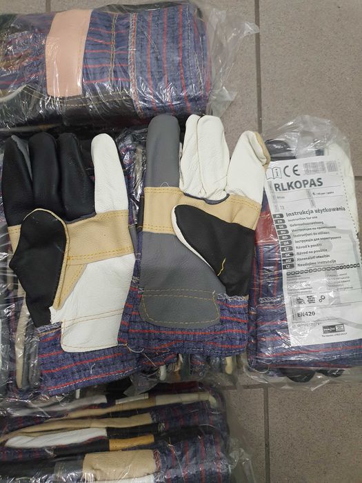 Rękawice robocze  ocieplane, c.brutto,39 par(2,46zł para) II gatunek