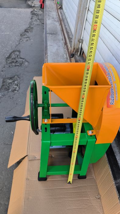 Корморізка ручна та електрична, корморезка электрическая, терка.