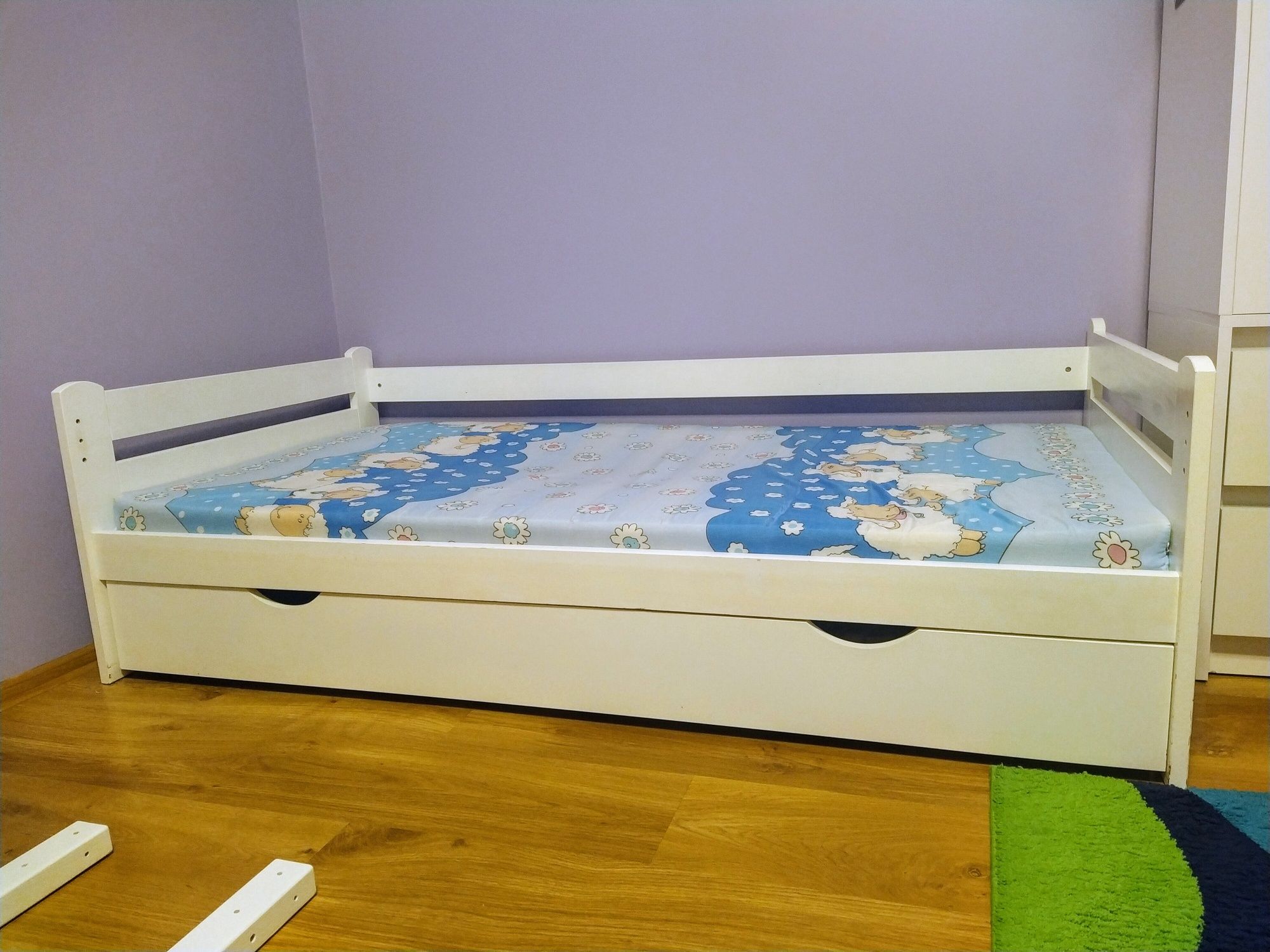 Łóżko białe z barierką i szufladą nowy materac 80x160