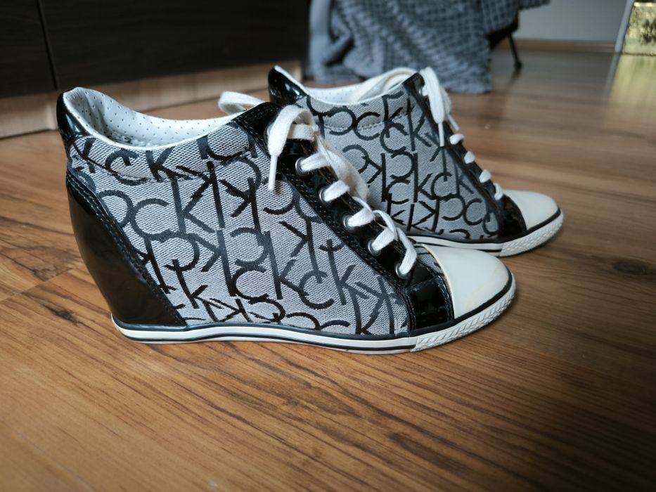 Calvin Klein Jeans Sneakersy koturn 40 Vero RE9259 Szary trampki