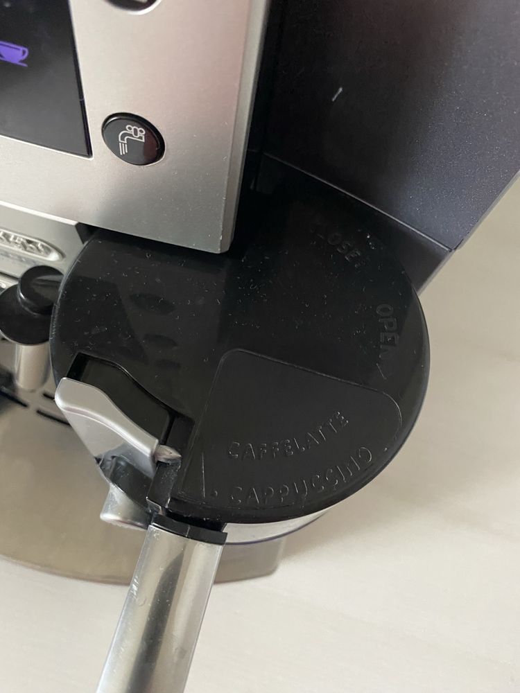 Кавомашина Delonghi Perfecta Cappuccino ESAM5500 є Вибір