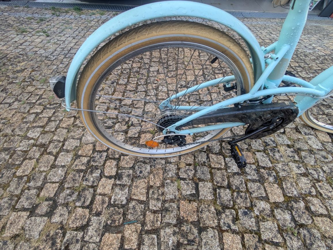 Bicicleta senhora  com cesta