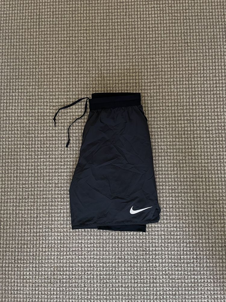 спортивні шорти Nike з лосинами