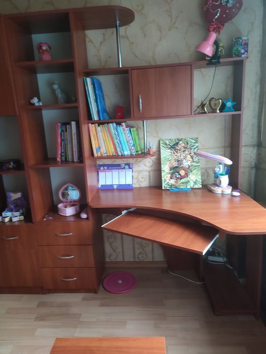 Письменный стол, мебель в детскую