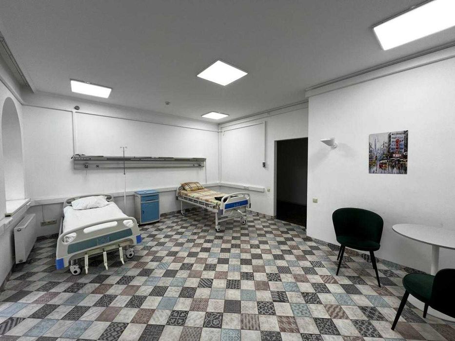 Окремо стояча клініка з обладнанням і технікою, 2500м, Дарницький р-н