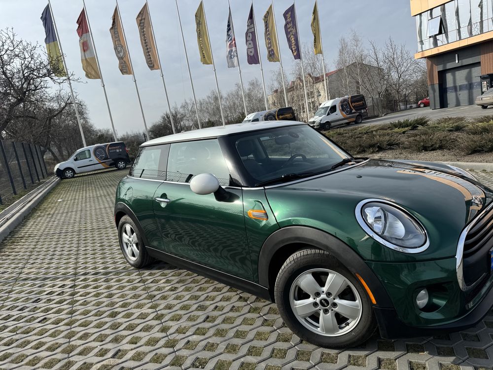 Продам Mini Cooper 1.5 автомат идеал