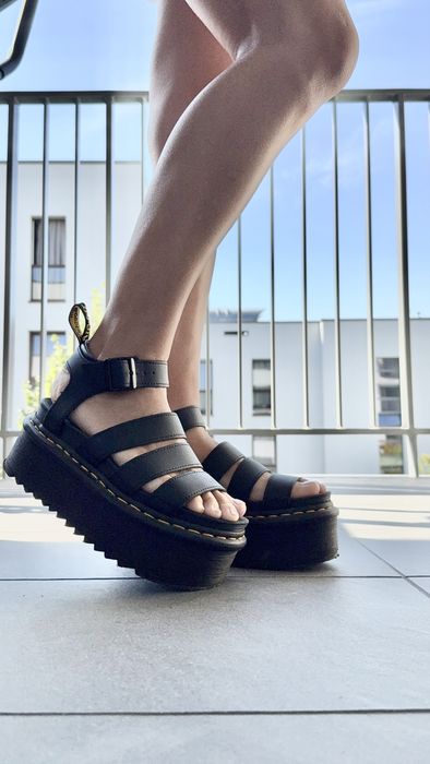 Sandałe na platformie Dr. Martens