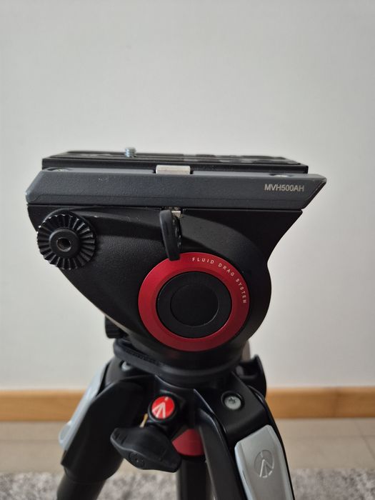 Tripé Manfrotto MT055XPRO3 + Cabeça MVH500AH