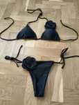 Nowe bikini z kwiatem stringi trójkąty M