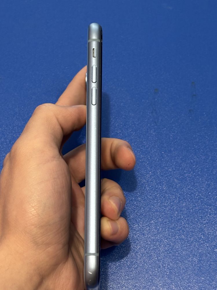 iPhone XR 64 gb.