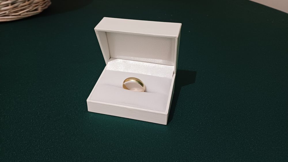 Pudełko na pierścionek/obrączkę/obrączki