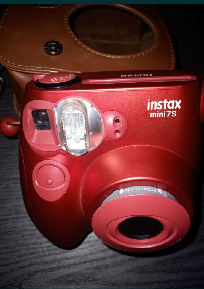 Фотокамера мгновенного фото Instax Mini 7s Red (+картридж и чехол!)