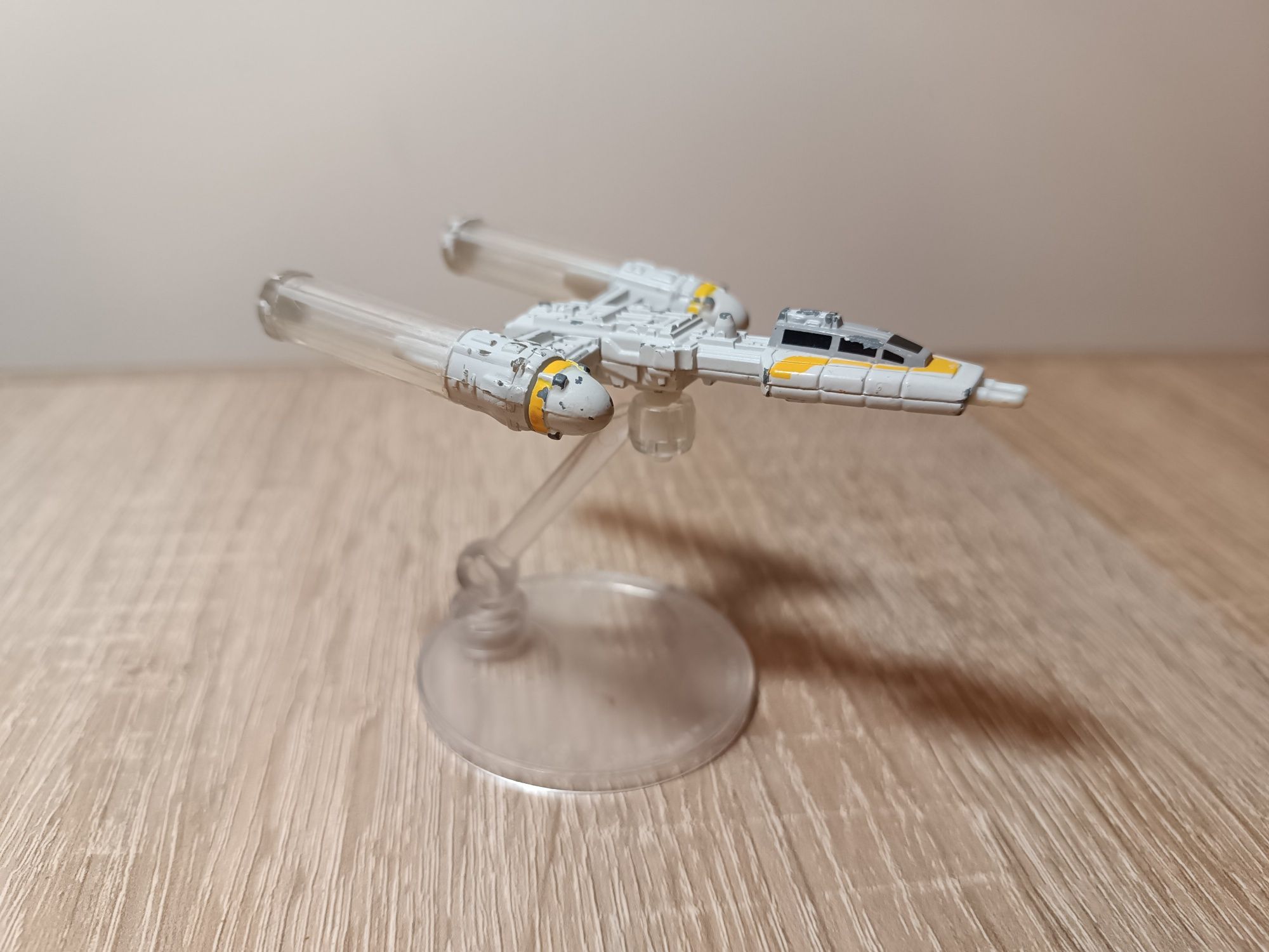 Hot Wheels Star Wars Y-WING Fighter Gold Leader