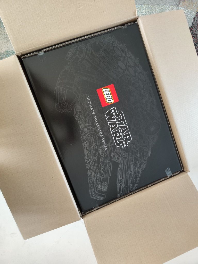 LEGO 75192 - Millennium Falcon™ UCS (Nova e Selada)