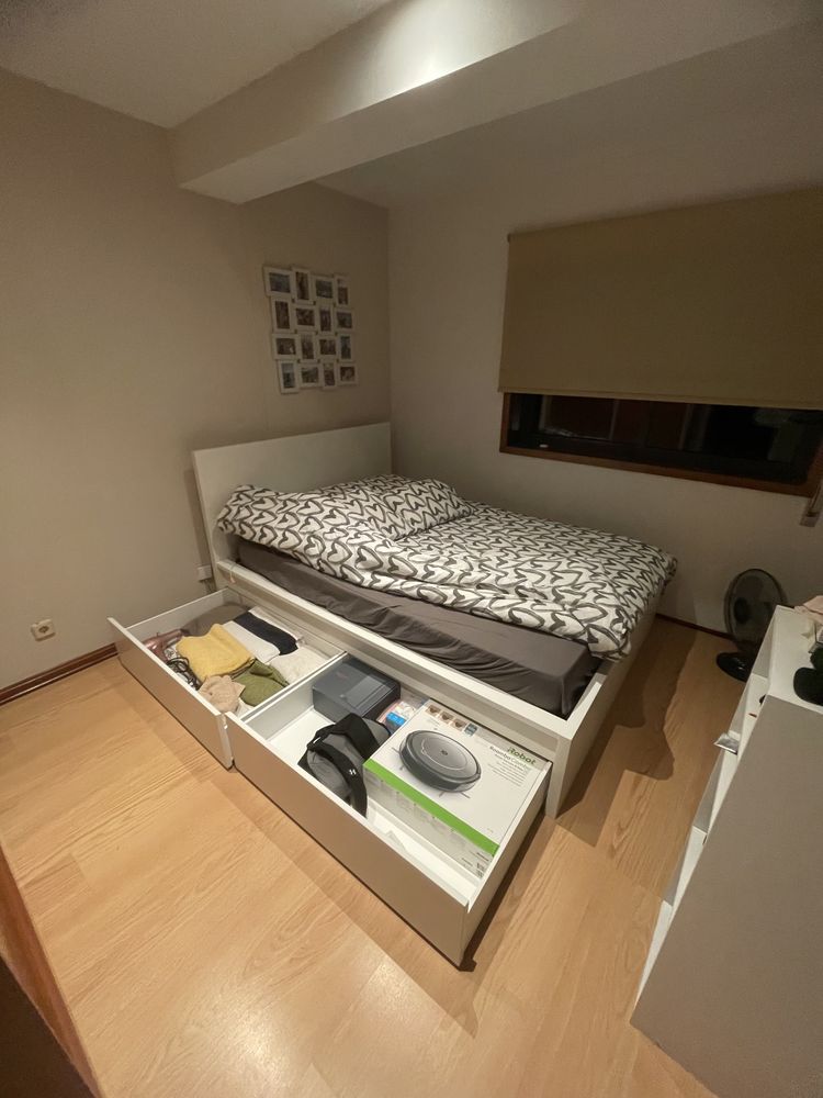 Cama casal IKEA com gavetas