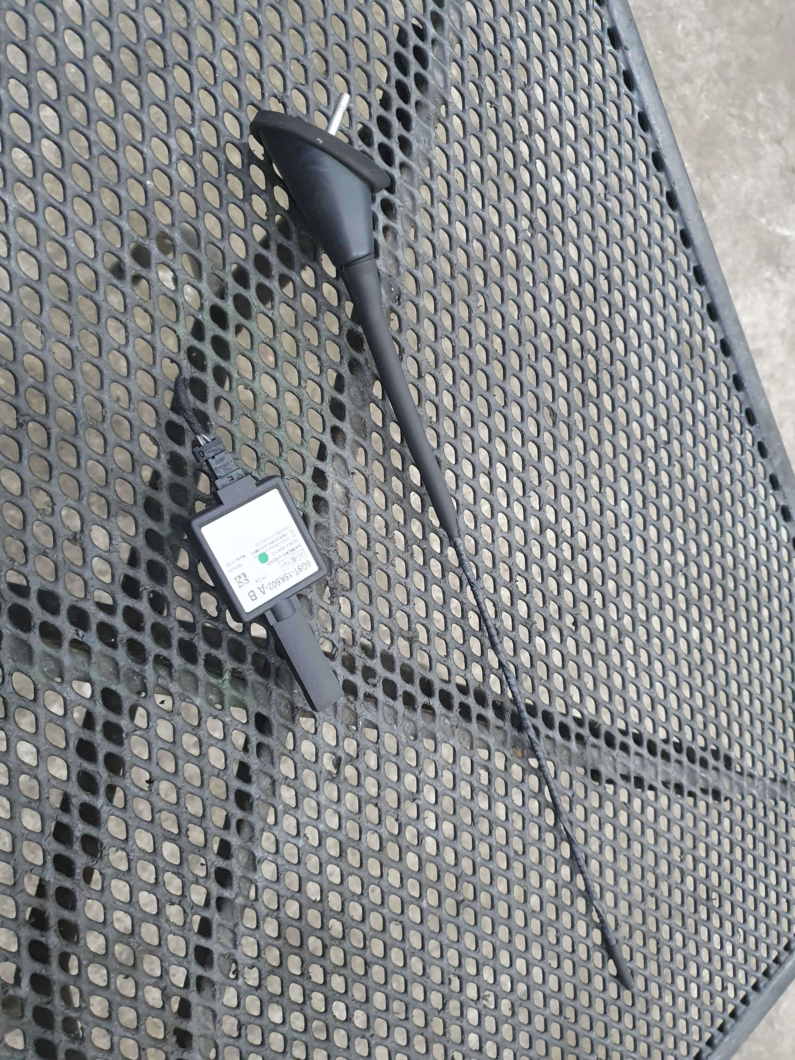 Antena radiowa wzmacniacz Ford Mondeo mk4 kombi sprawna oryginal