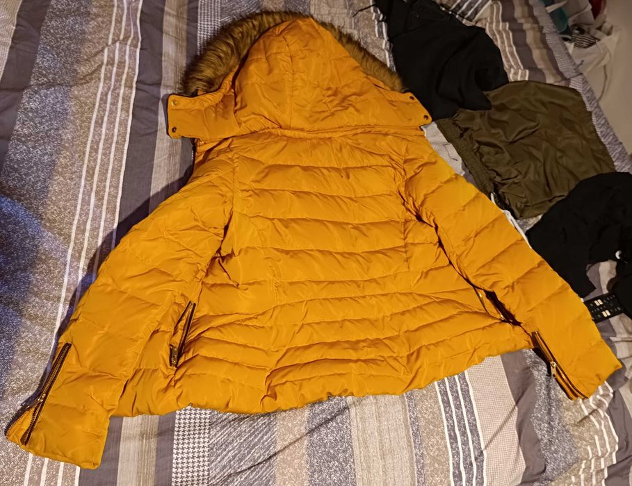 Casaco da Zara como novo, gola e pêlo amovível.