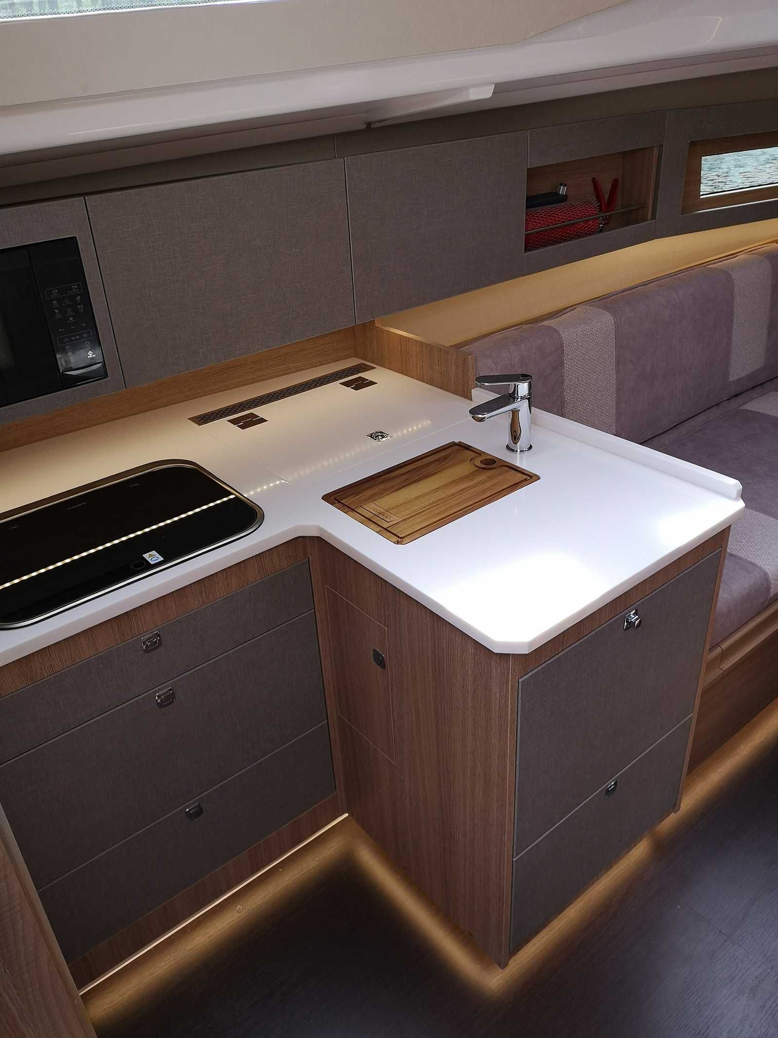 Czarter Wynajem Jachtu Maxus 34 Premium Polańczyk Solina Nowy 2025