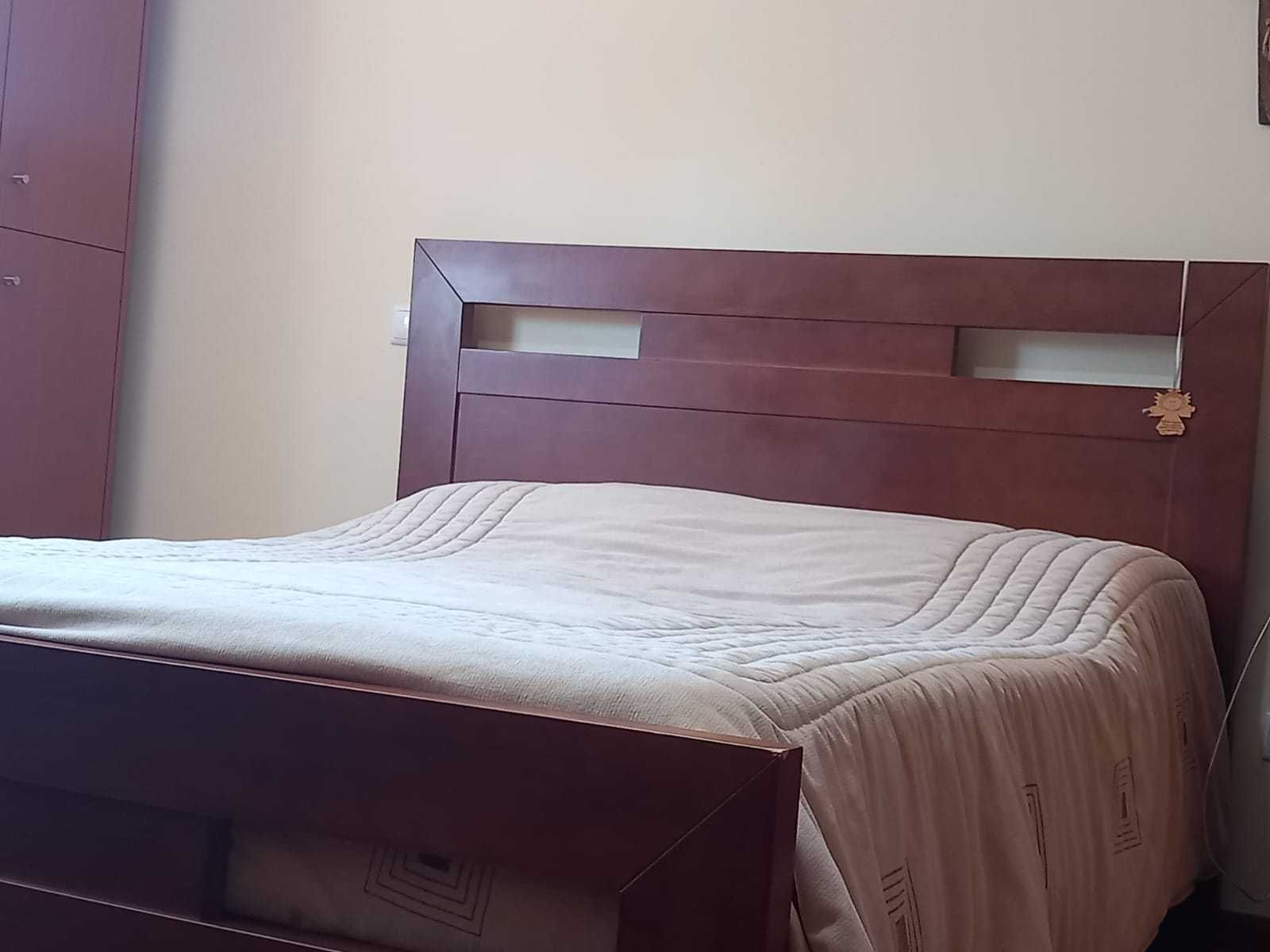 Cama em bom estado