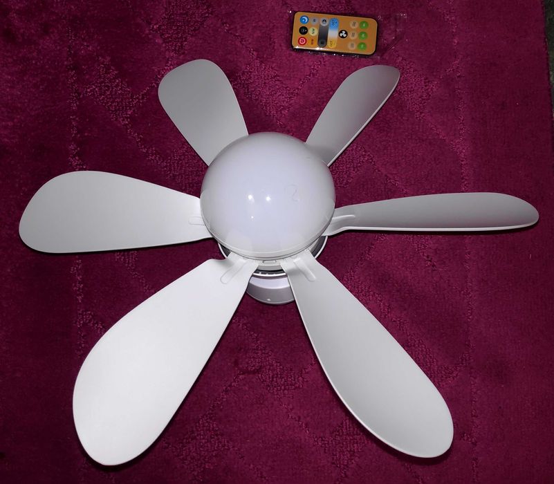 Люстра-вентилятор потолочная с пультом д/у под ламповый патрон Е27.