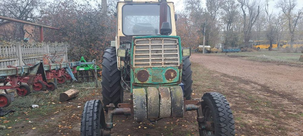 Трактор ЮМЗ 6 на ходу полностью обслуженый