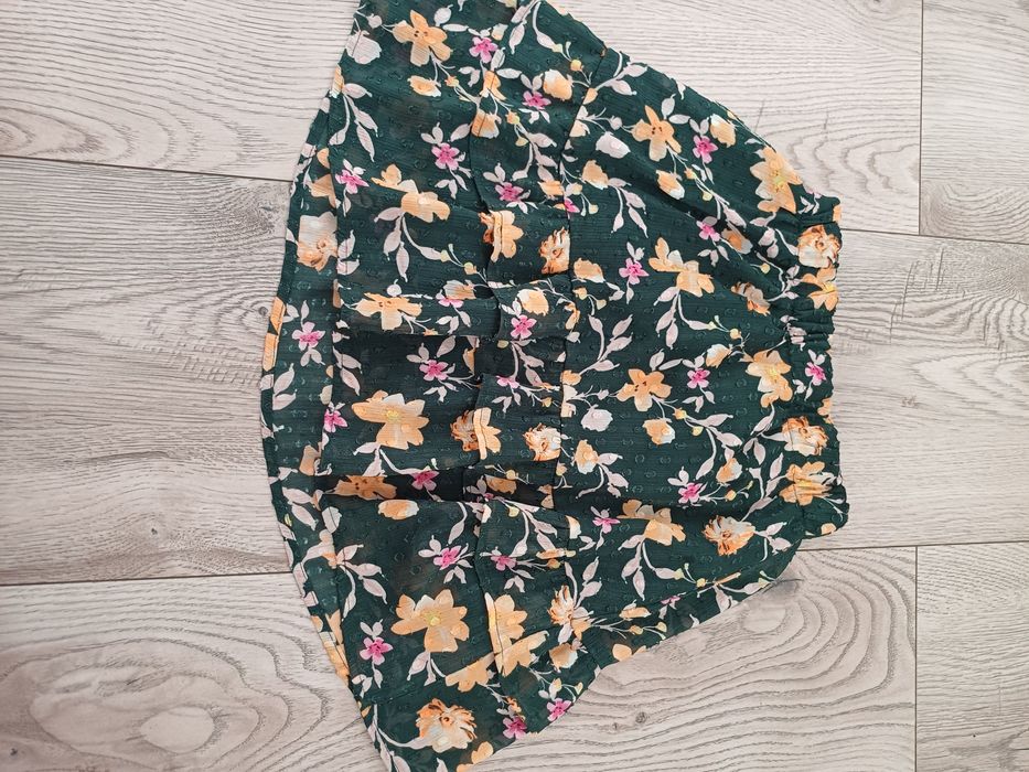 Spódniczka zielona w kwiaty r. 140
