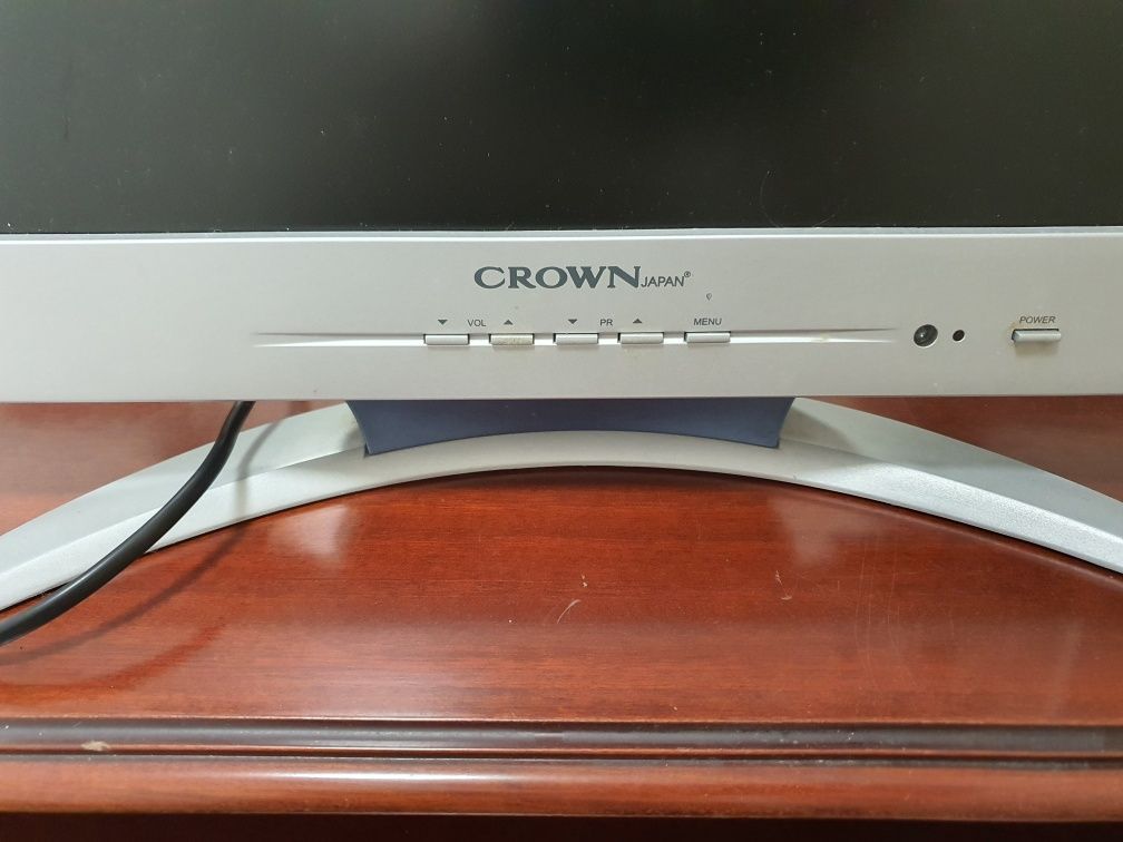 Televisão Crown com comando