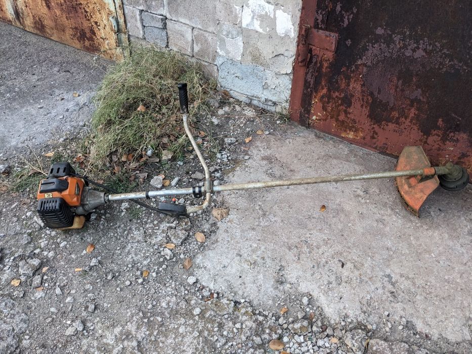 Продам бензокосу