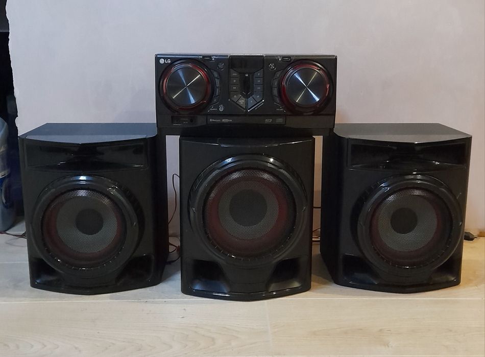 Продам музыкальный центр LG CJ45