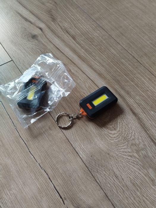 Фонарик брелок на ключи.