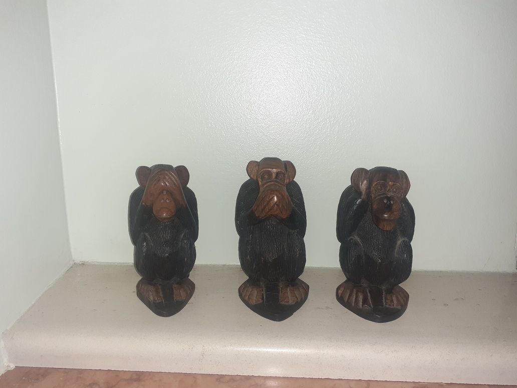 Conjunto de 3 estatuetas de macacos sábios em madeira