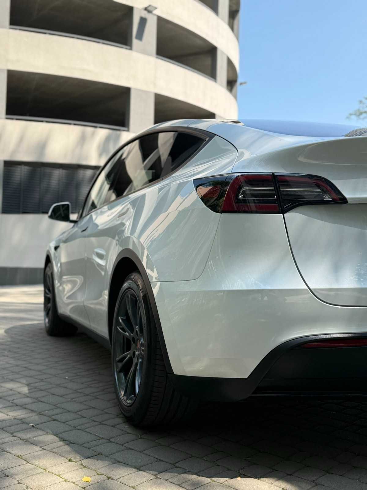 Tesla Model Y 2024 Long Range Dual Motor, 7 місць, батарея 82кВт*год.