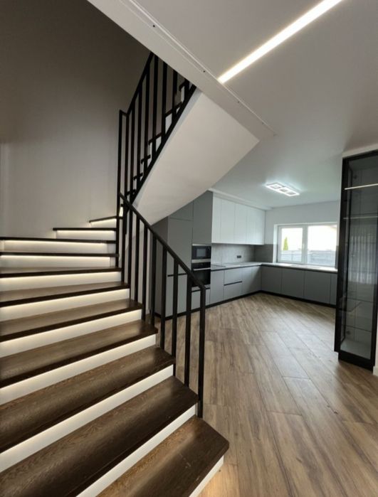 Продаж котеджу з ремонтом та меблями Рудно біля Львова.