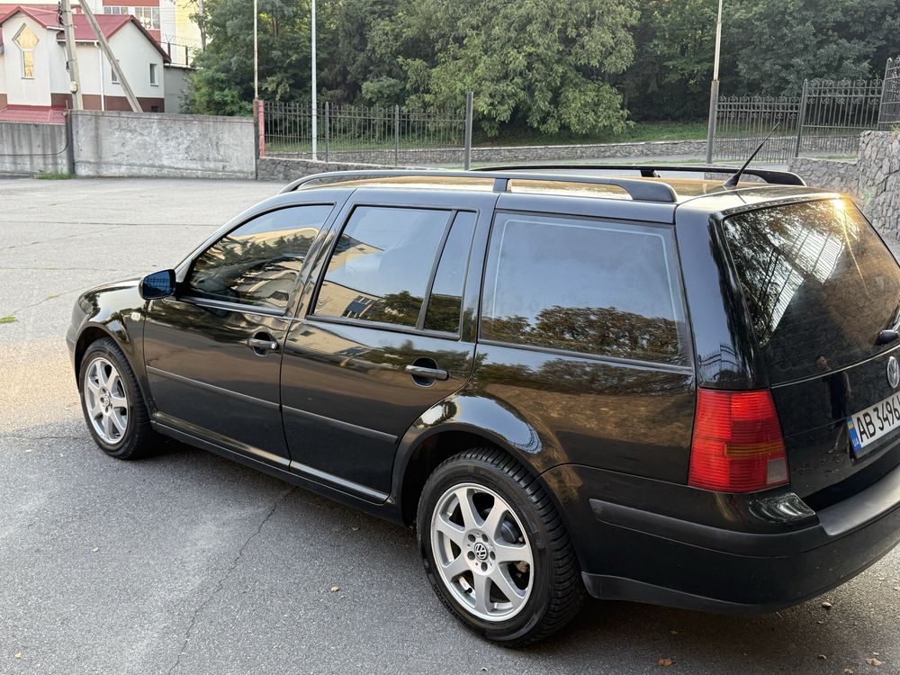 Volkswagen Golf 4 • Універсал • 1999 • 1.4 бензин • Чорний
