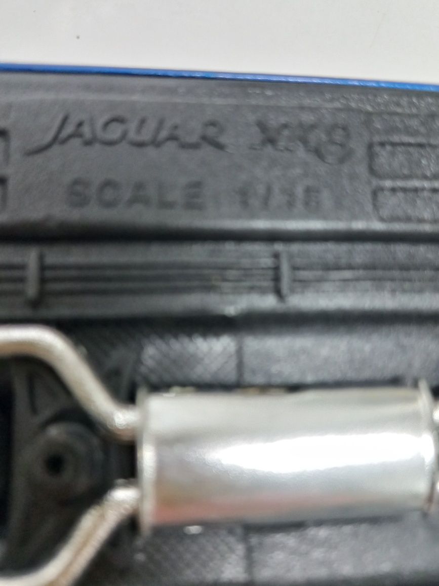 Miniatura JAGUAR XK8. Impecável