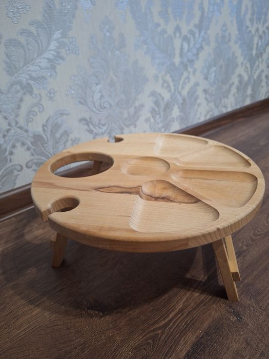 Дерев'яний винний столик новий