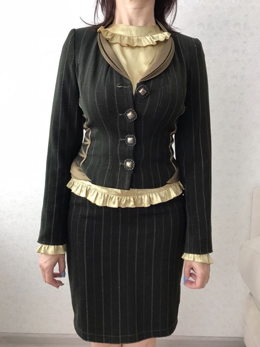 Комтюм трійка         .