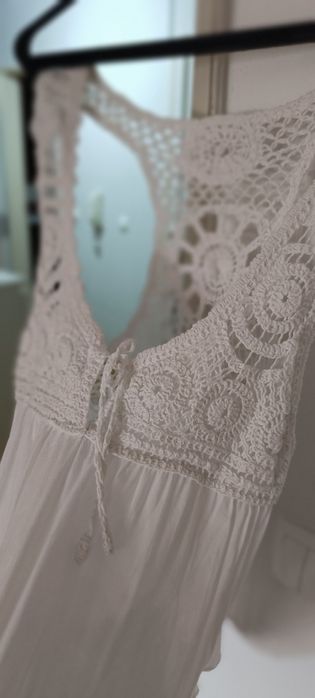 Top branco com renda. Usada. Tamanho S. Sem marca