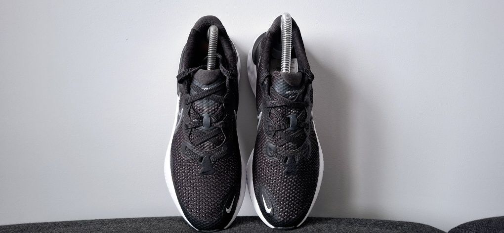 Nike Renew Run, damskie obuwie sportowe, adidasy, roz. 36,5