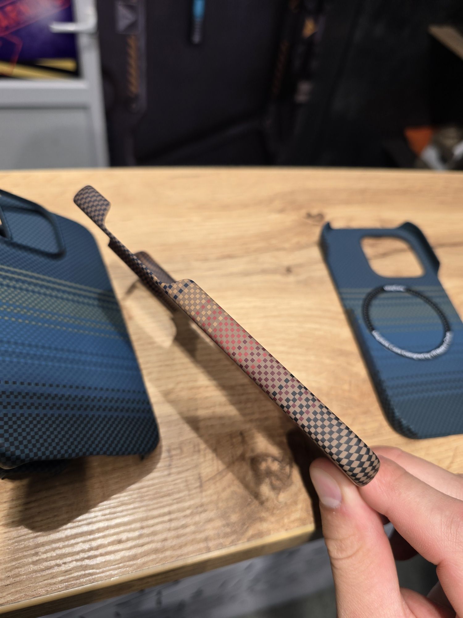 Чохоли на iPhone 15-16 pro/max як Pitaka