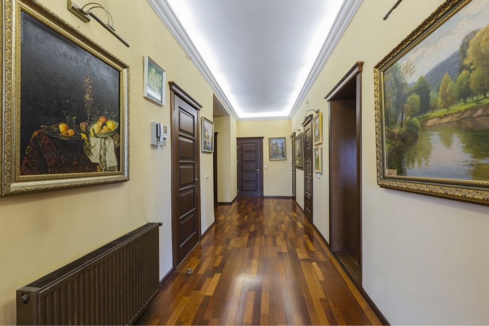 Продаж будинку 560 м2. Басейн, сауна, зона барбекю.