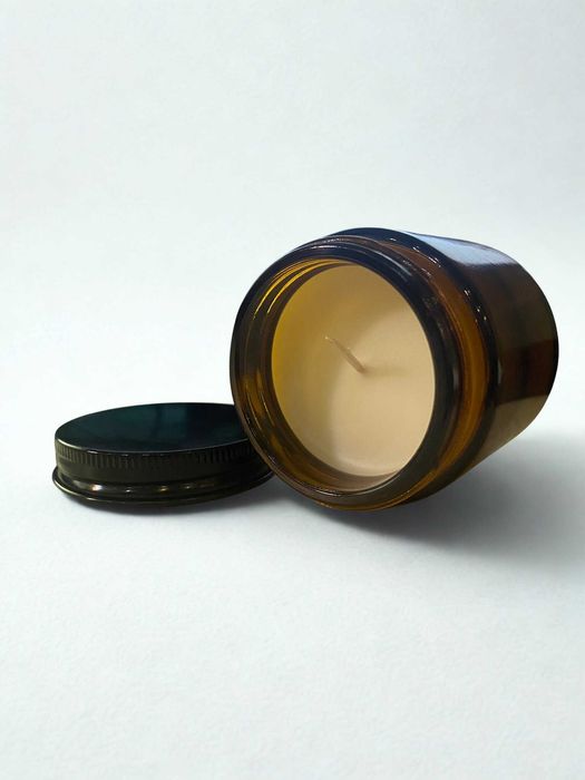 Świeczka o zapachu orientalnego drzewa sandałowego