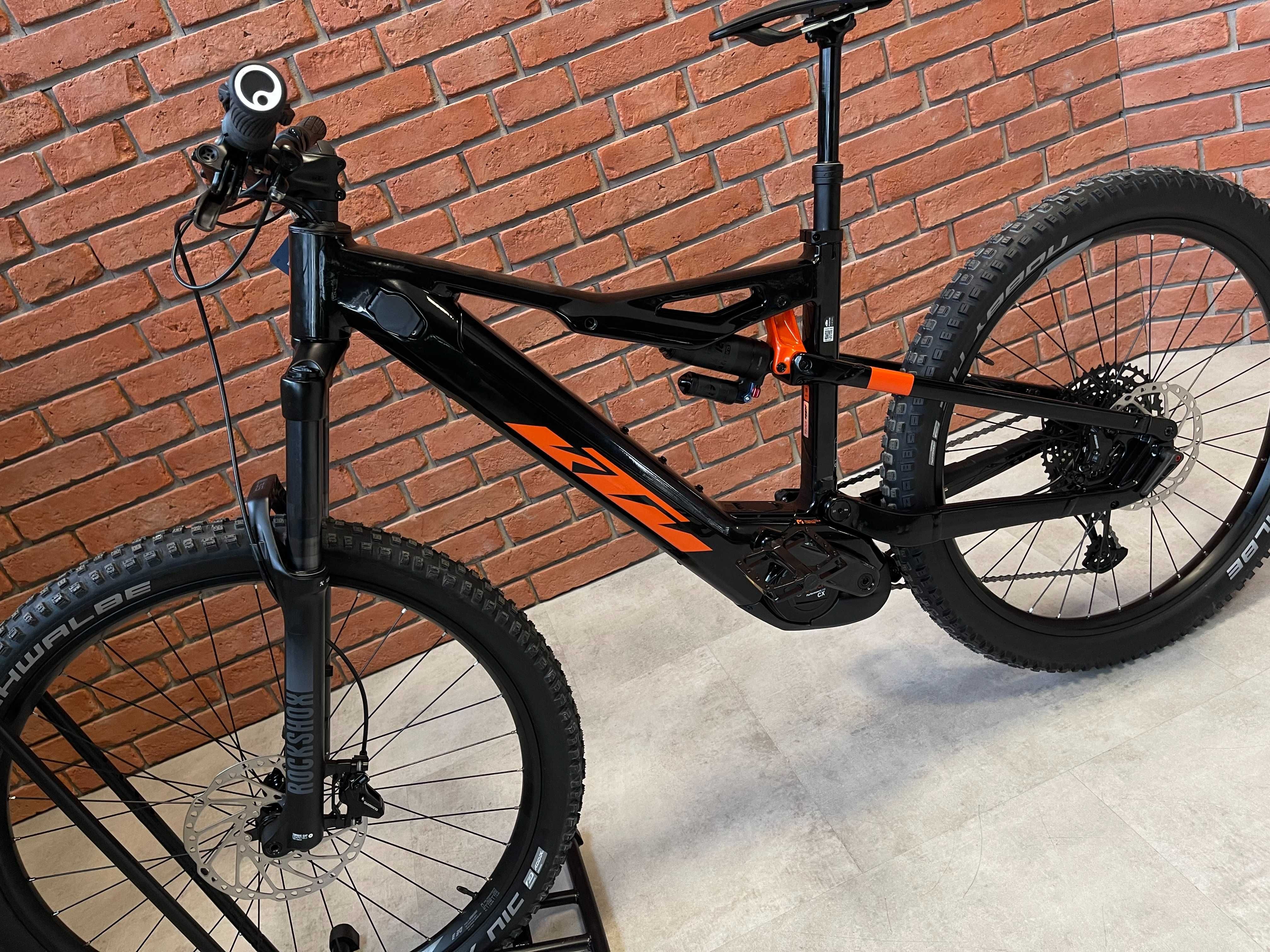 Macina Kapoho 7973 flaming black (orange)