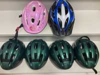 6 capacetes e 1 par de patins